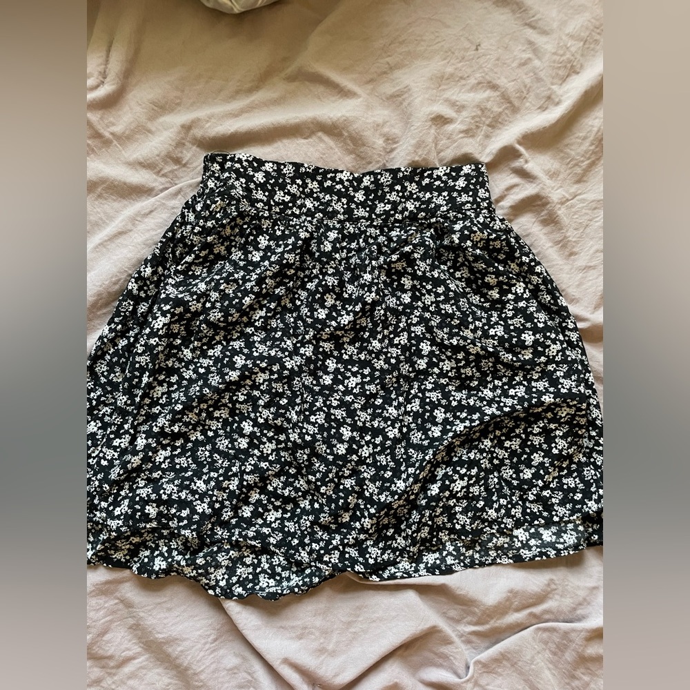 Garage black and white floral mini skirt.  Says XS but it fit like a small.